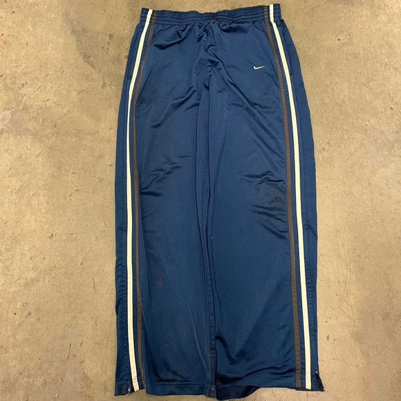 Y2K baggy Nike track pants 
Distressing on leg opening cuffs‎ - Picture 1 of 8